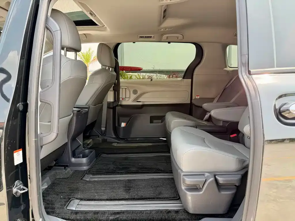 Toyota Granvia — фото 10