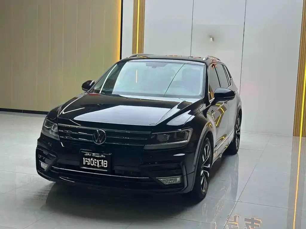 Volkswagen Tiguan L — фото 2