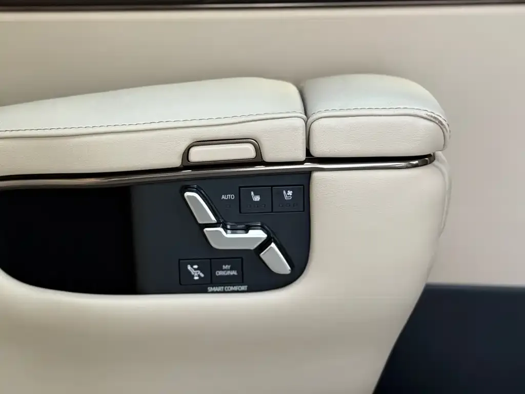 Toyota Vellfire — фото 2