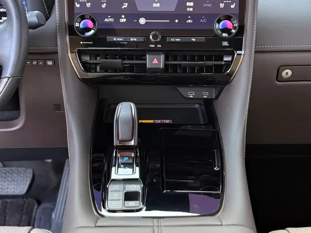 Toyota Vellfire — фото 5