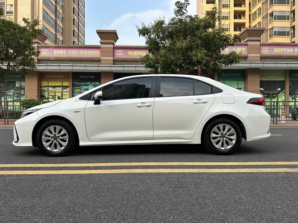 Toyota Corolla — фото 3