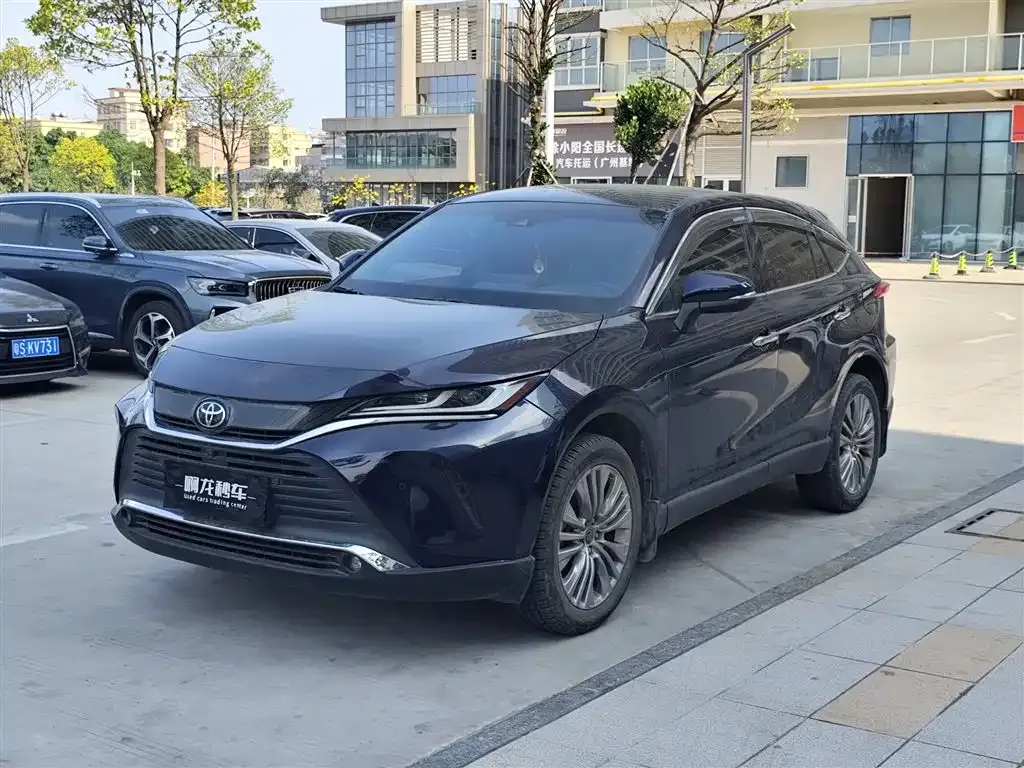 Toyota Harrier — фото 1