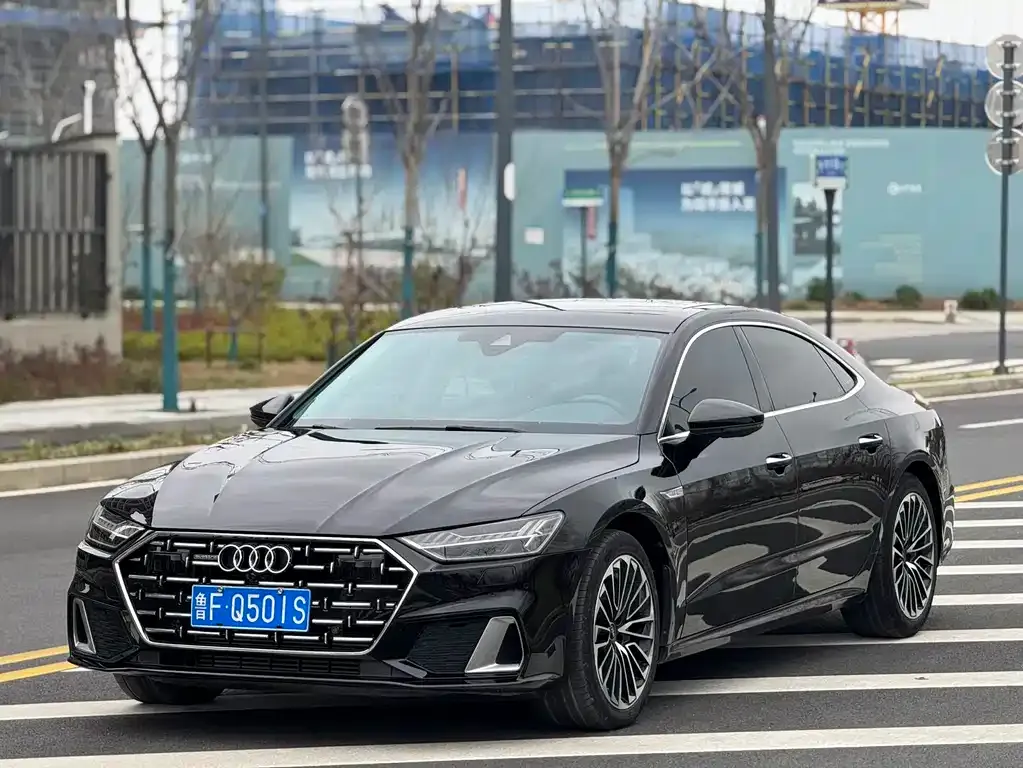 Audi A7L — фото 1