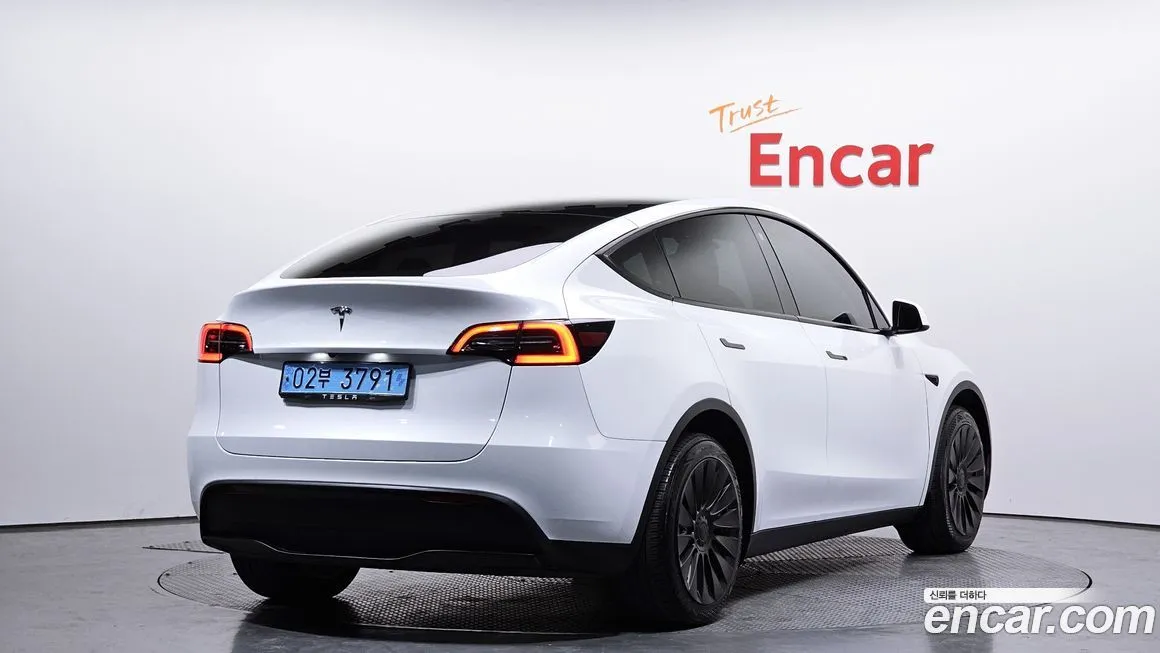 Tesla Model Y — фото 2