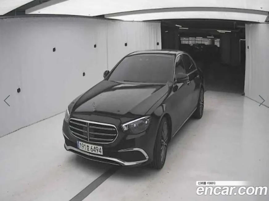 Mercedes-Benz E-Class — фото 1