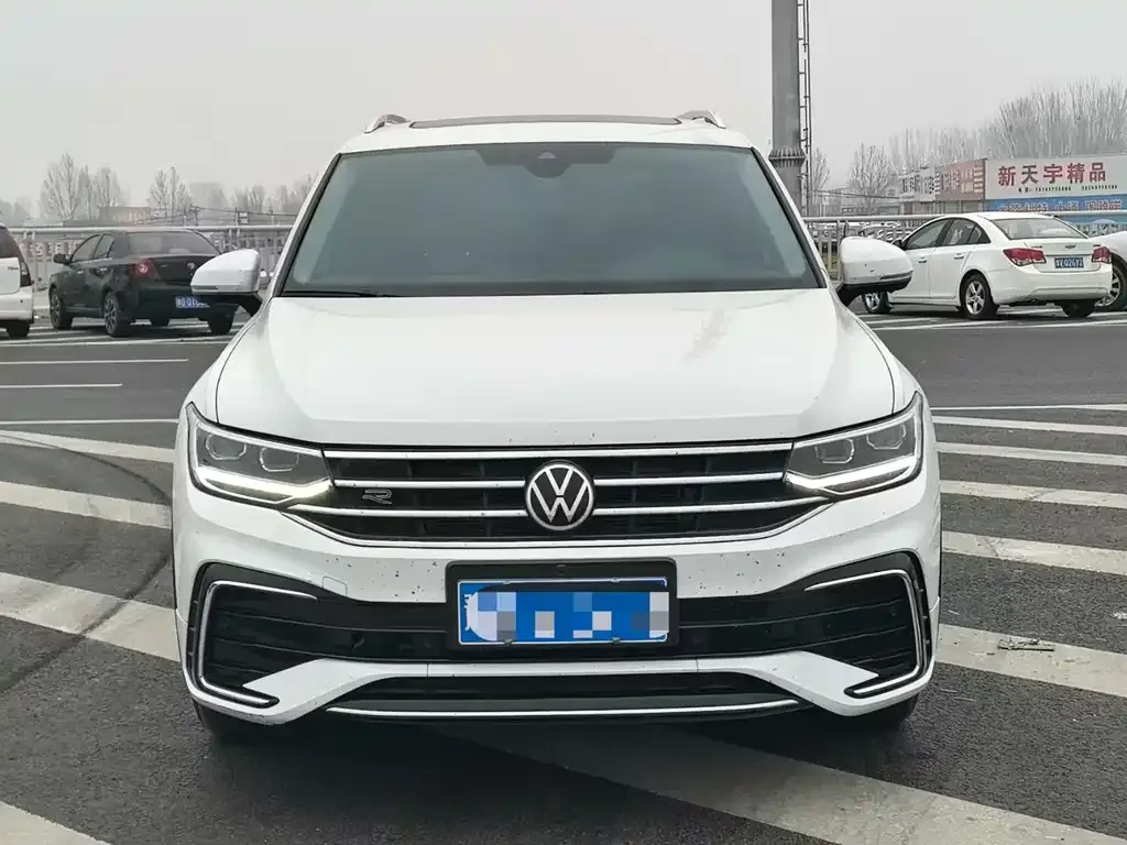 Volkswagen Tiguan L — фото 8