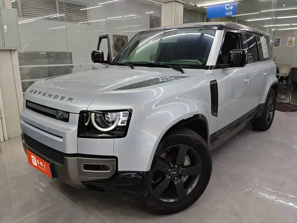 Land Rover Defender — фото 1
