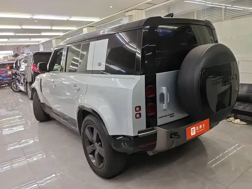 Land Rover Defender — фото 9