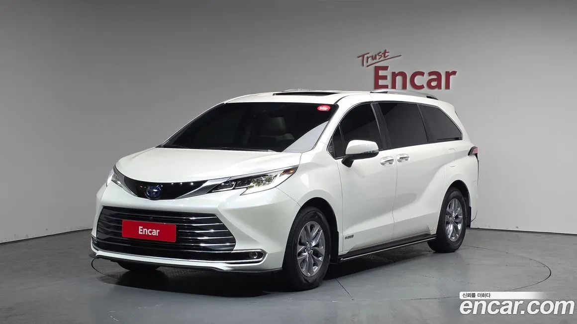 Toyota Sienna — фото 1