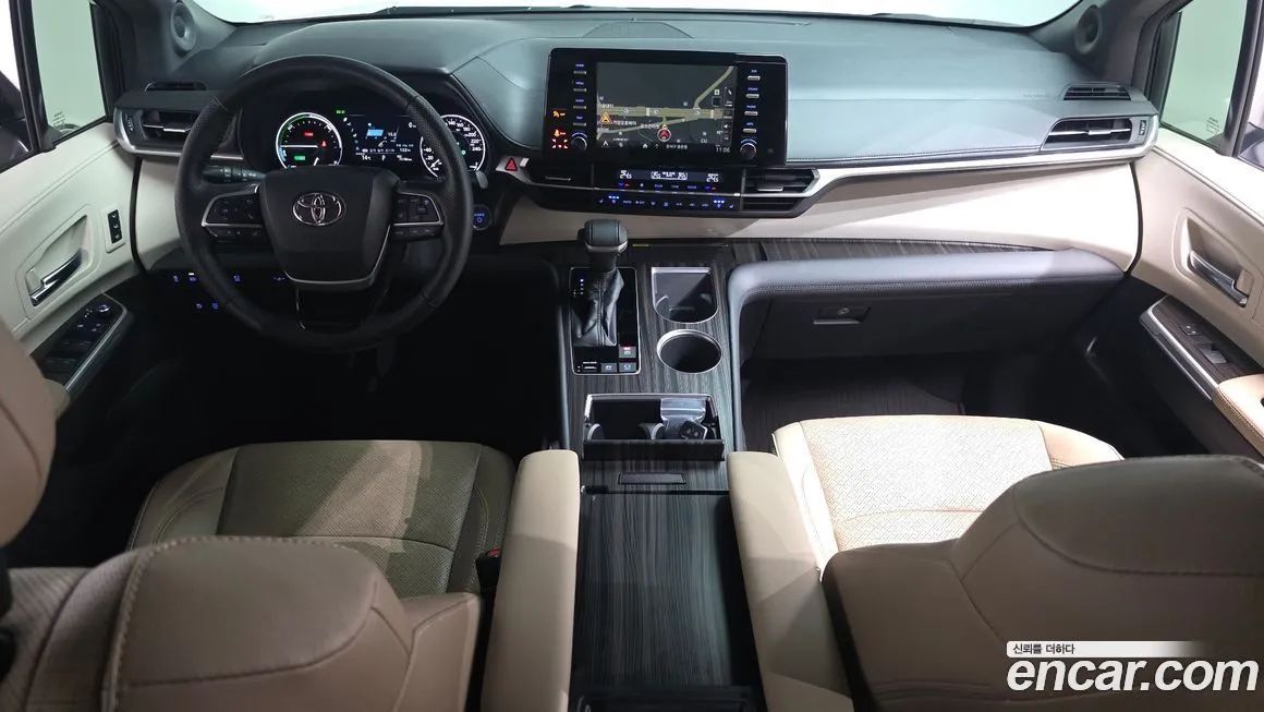 Toyota Sienna — фото 3