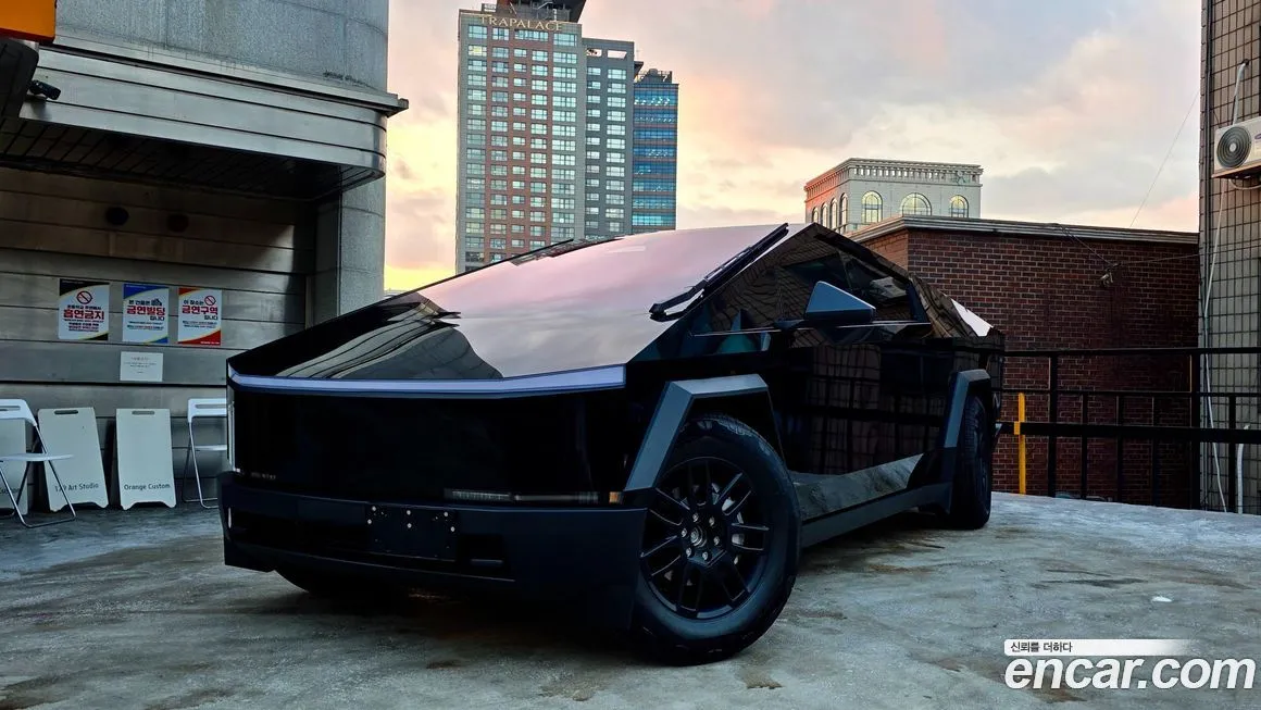 Tesla Cybertruck — фото 1