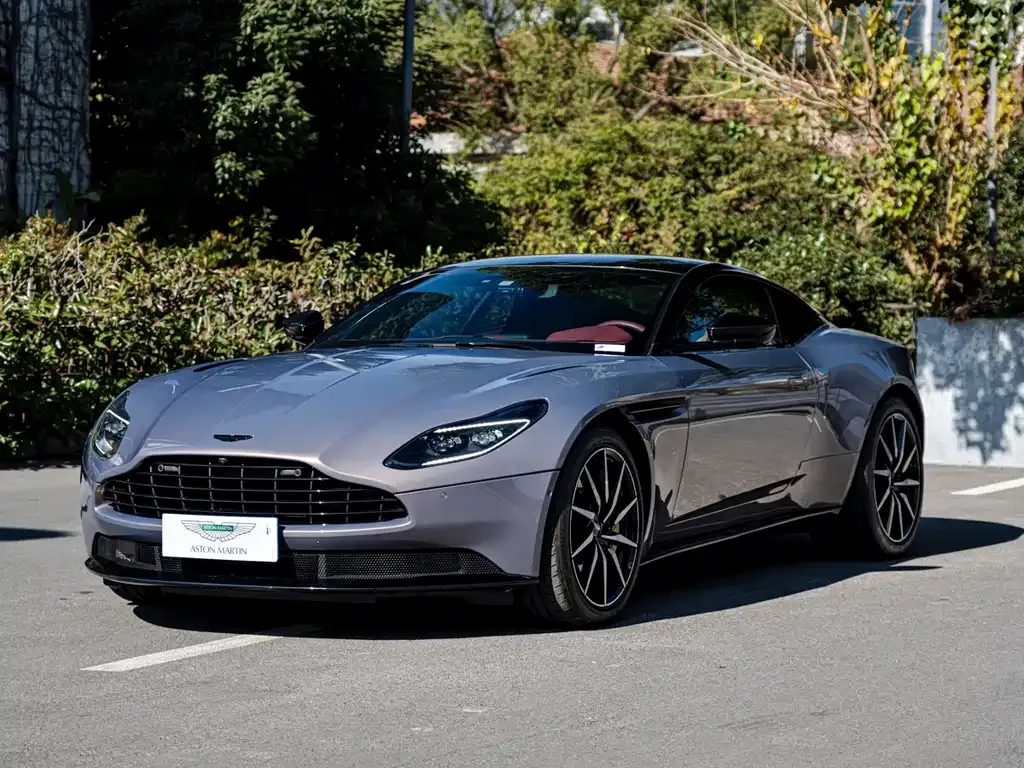 Aston Martin DB11 — фото 1
