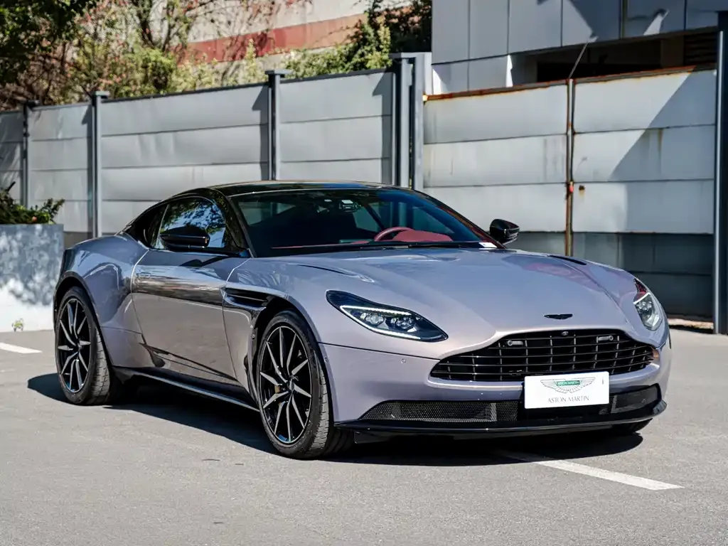 Aston Martin DB11 — фото 5