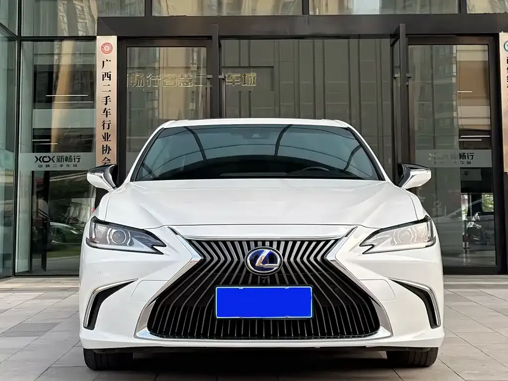 Lexus ES — фото 1