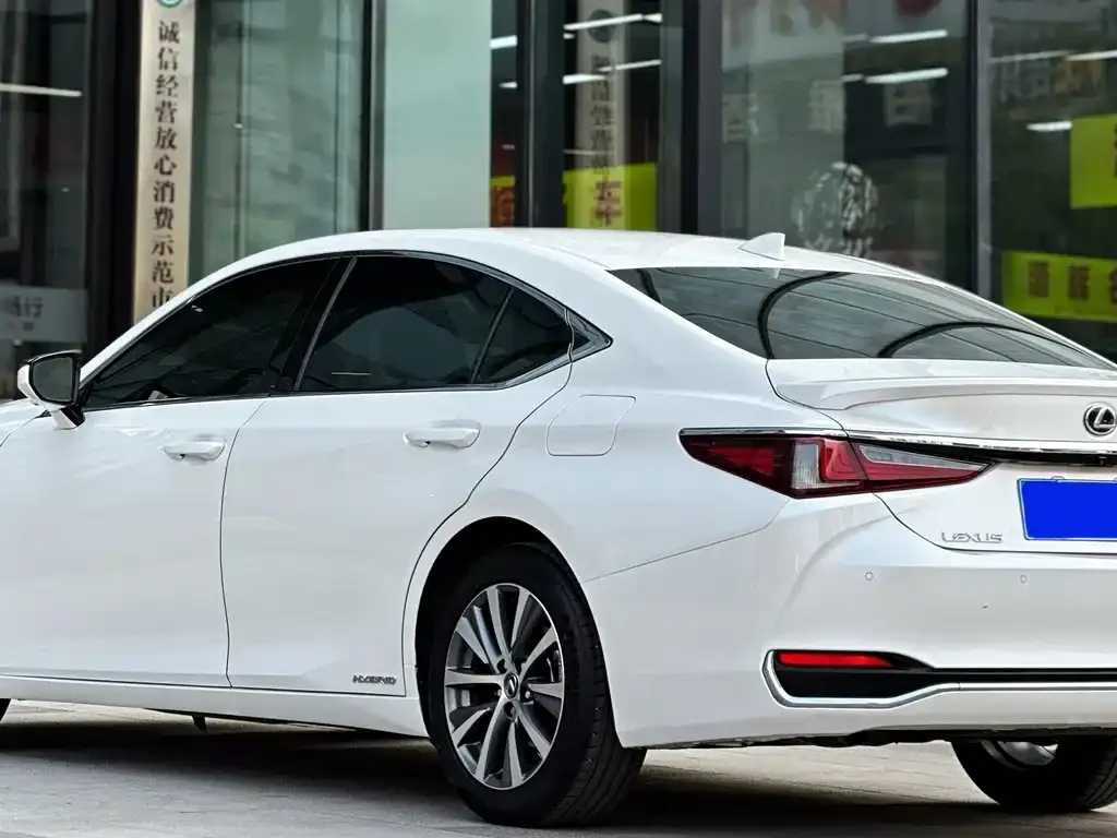 Lexus ES — фото 3