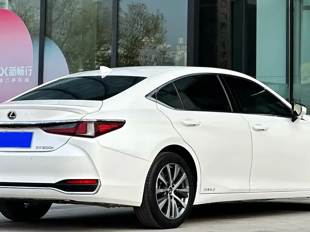 Lexus ES — фото 9