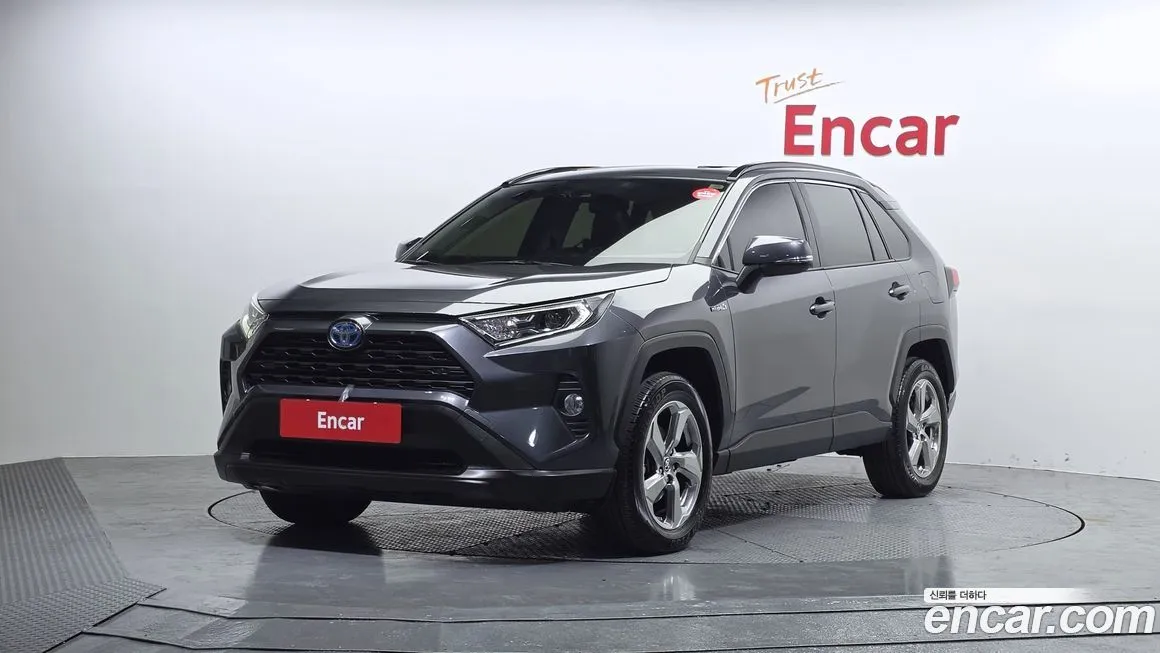 Toyota RAV4 — фото 1