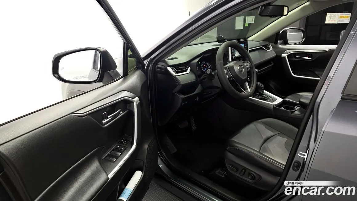 Toyota RAV4 — фото 3