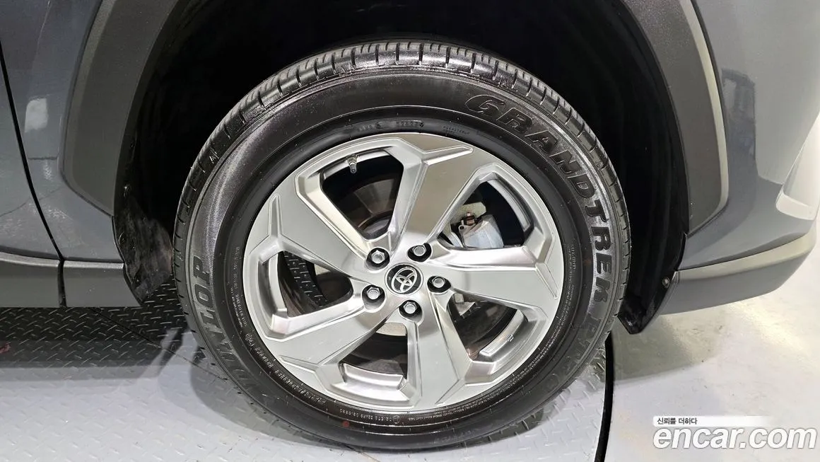 Toyota RAV4 — фото 6