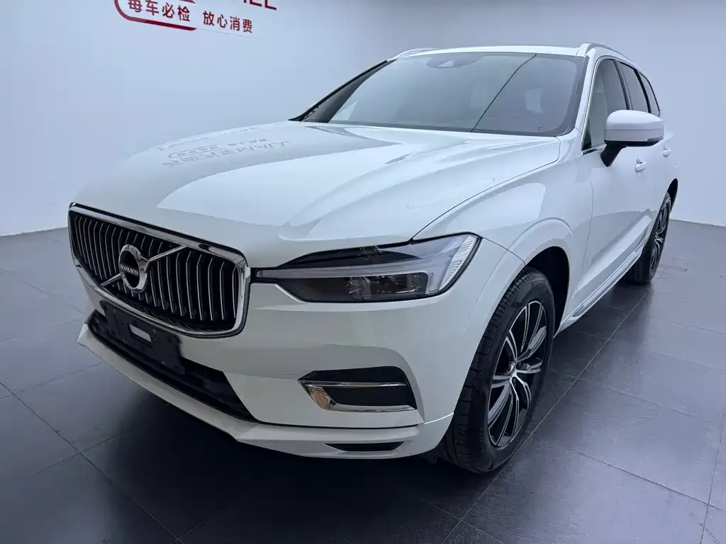 Volvo XC60 — фото 1