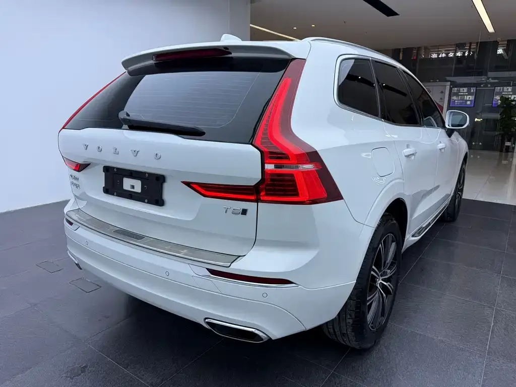 Volvo XC60 — фото 9