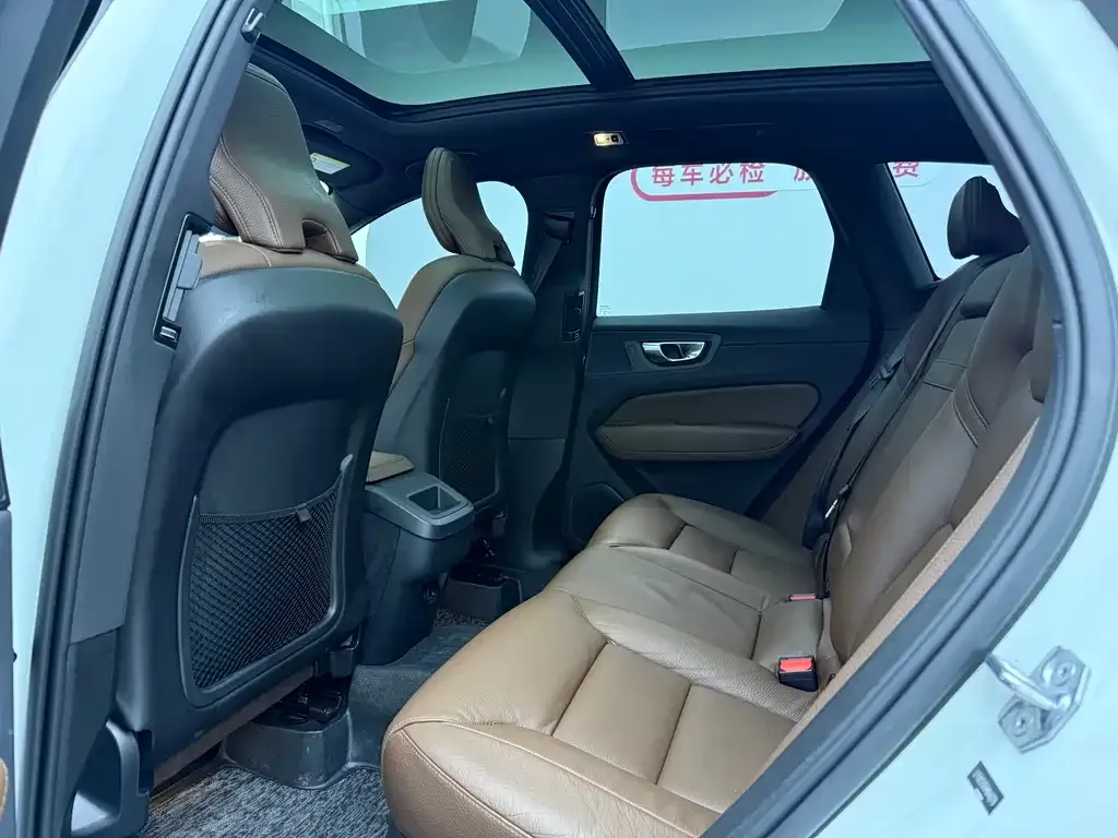 Volvo XC60 — фото 2