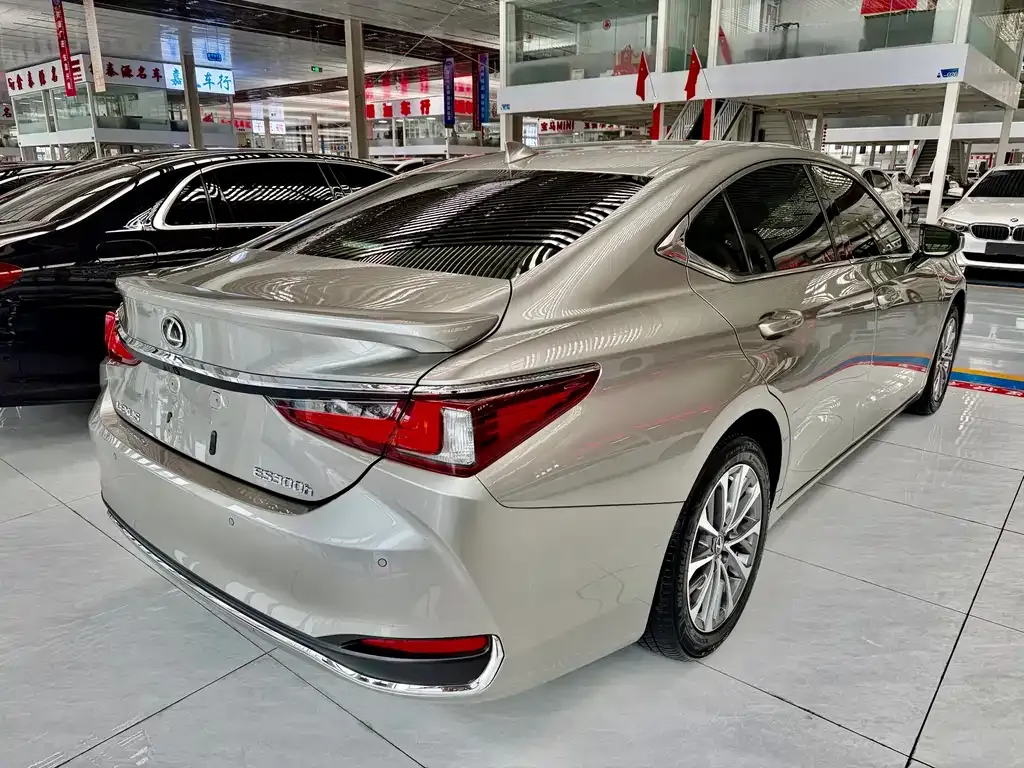 Lexus ES — фото 6
