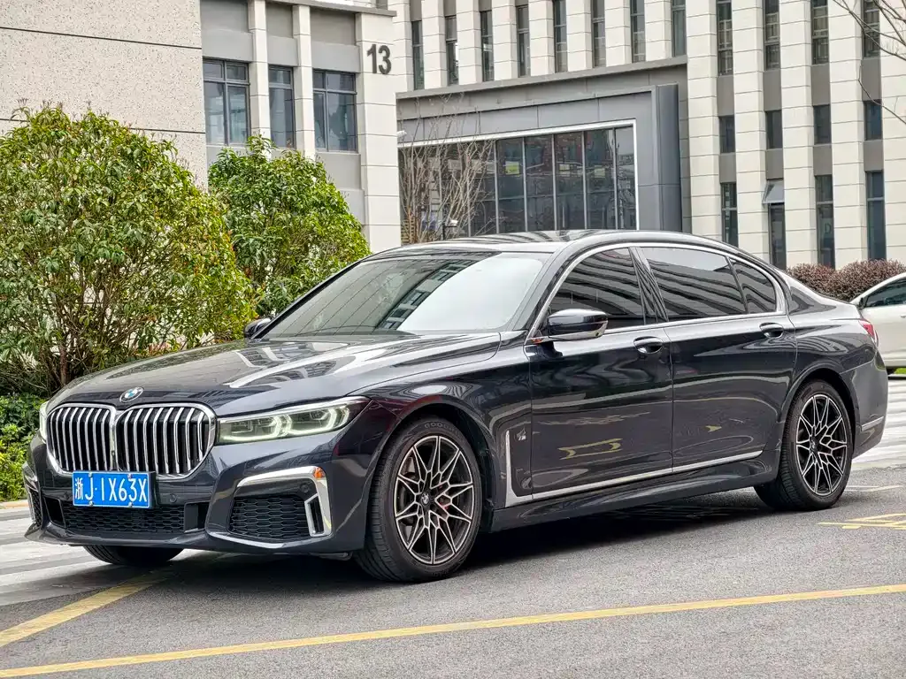 BMW 7 Series — фото 1