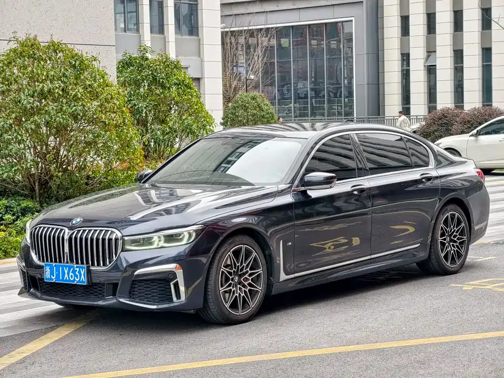 BMW 7 Series — фото 6