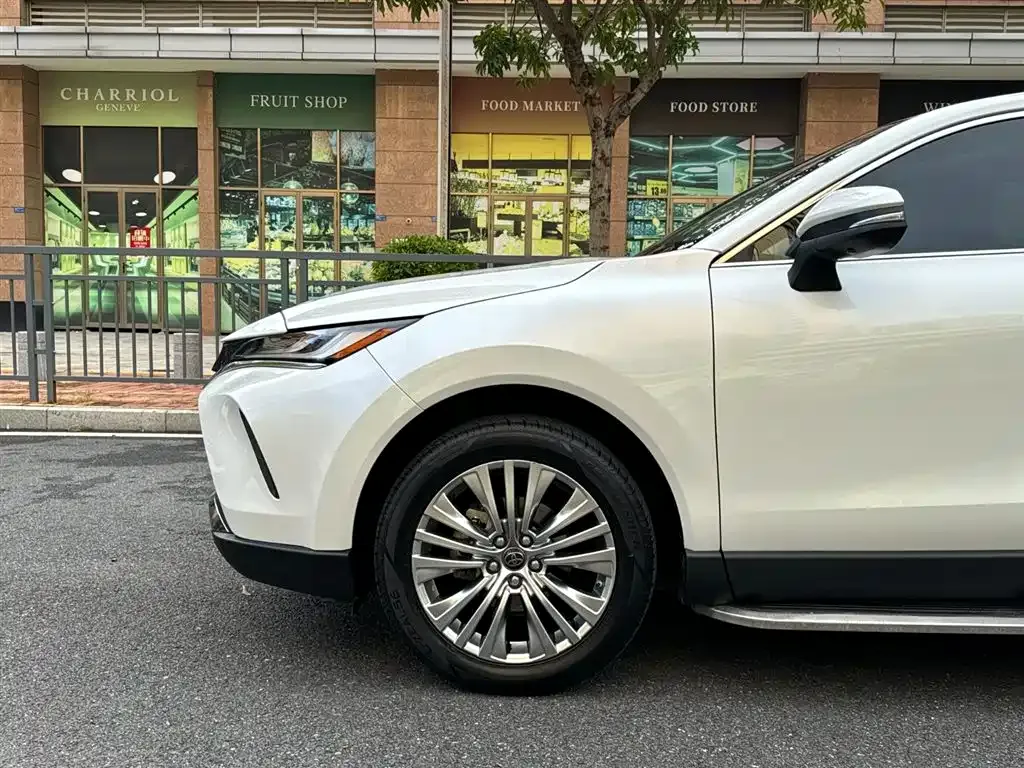 Toyota Harrier — фото 3