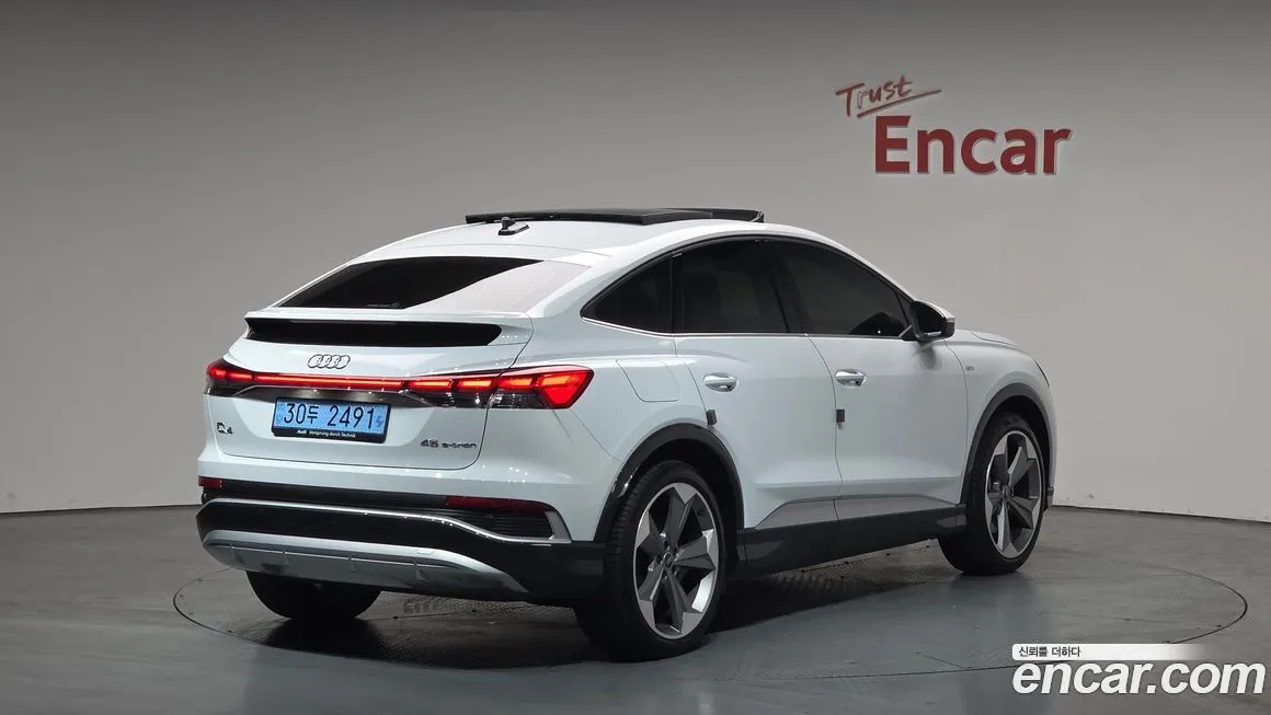 Audi Q4 e-tron — фото 4