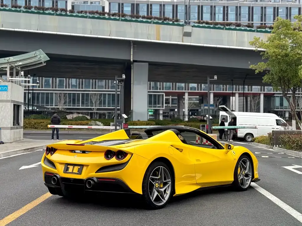 Ferrari F8 — фото 6