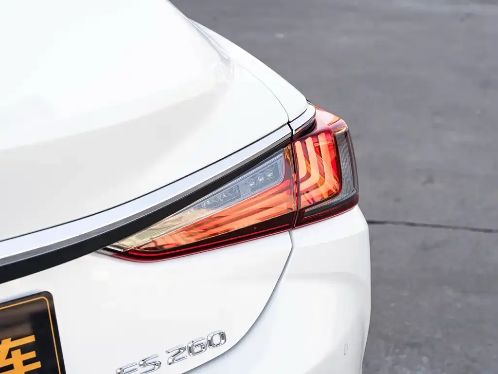 Lexus ES — фото 6
