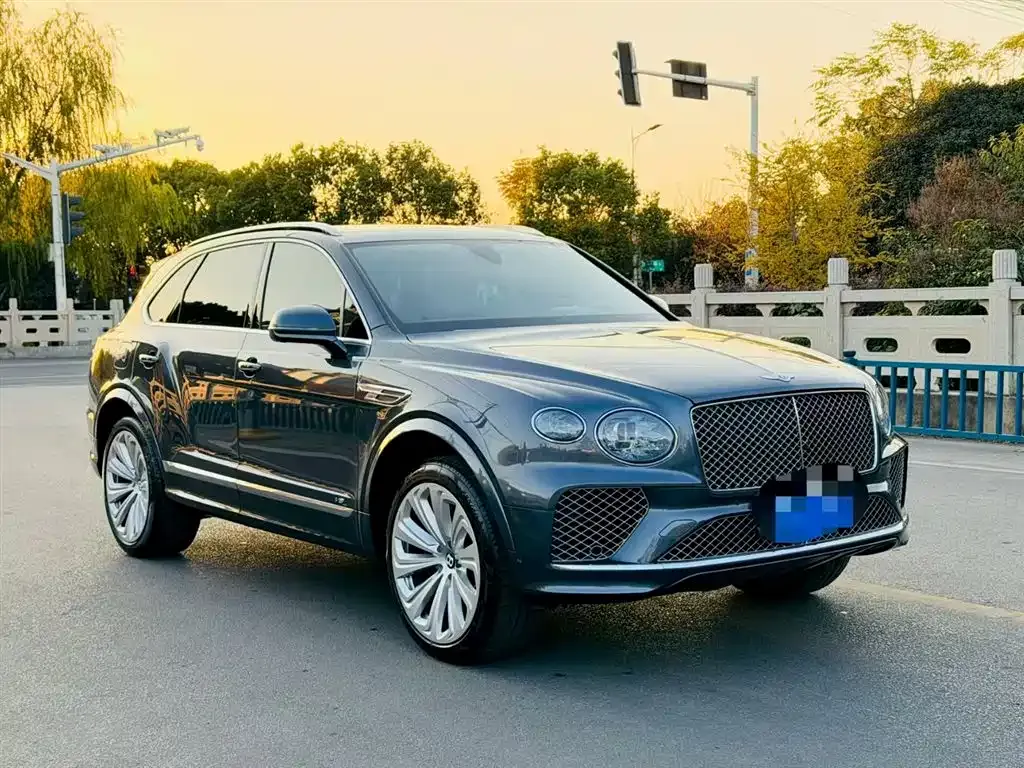 Bentley Bentayga — фото 1