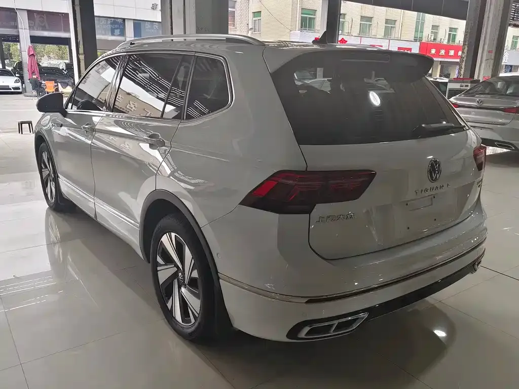 Volkswagen Tiguan L — фото 7