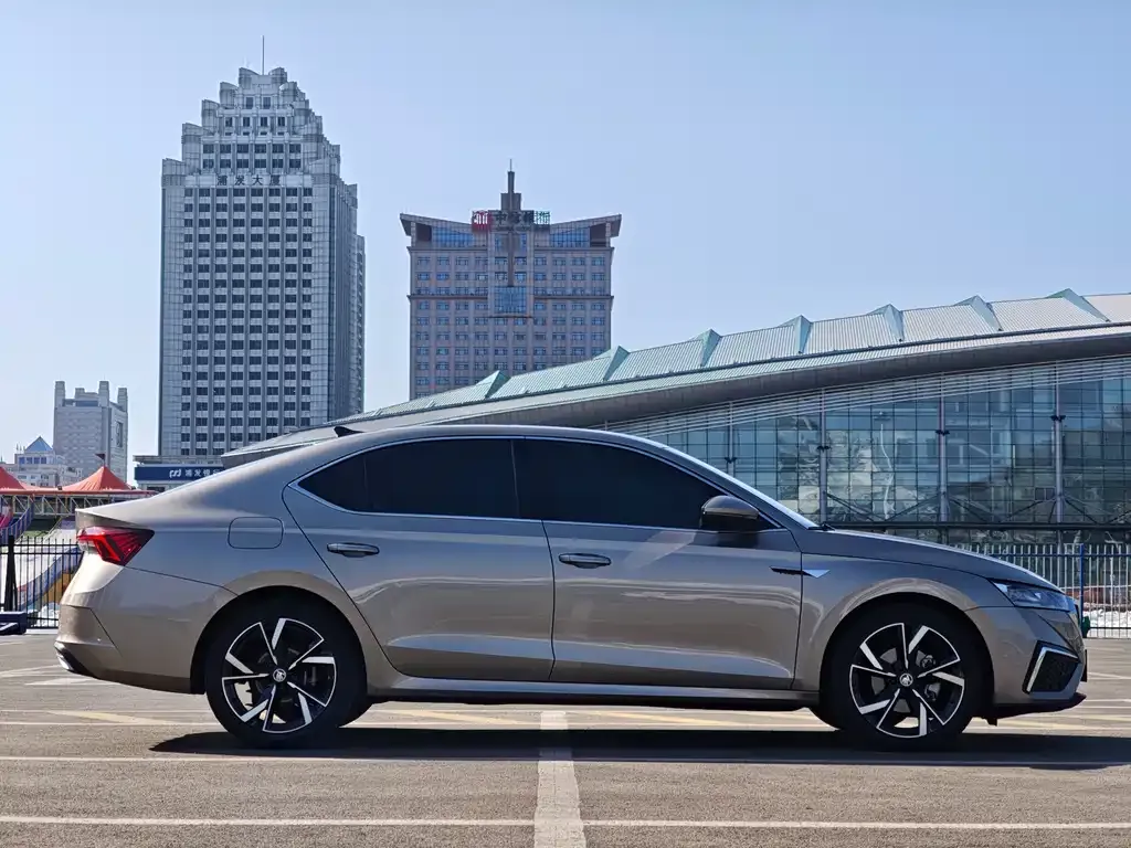 Skoda Octavia — фото 5