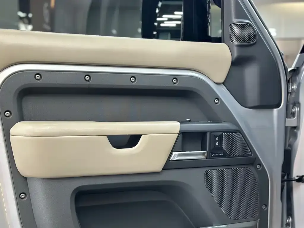 Land Rover Defender — фото 4