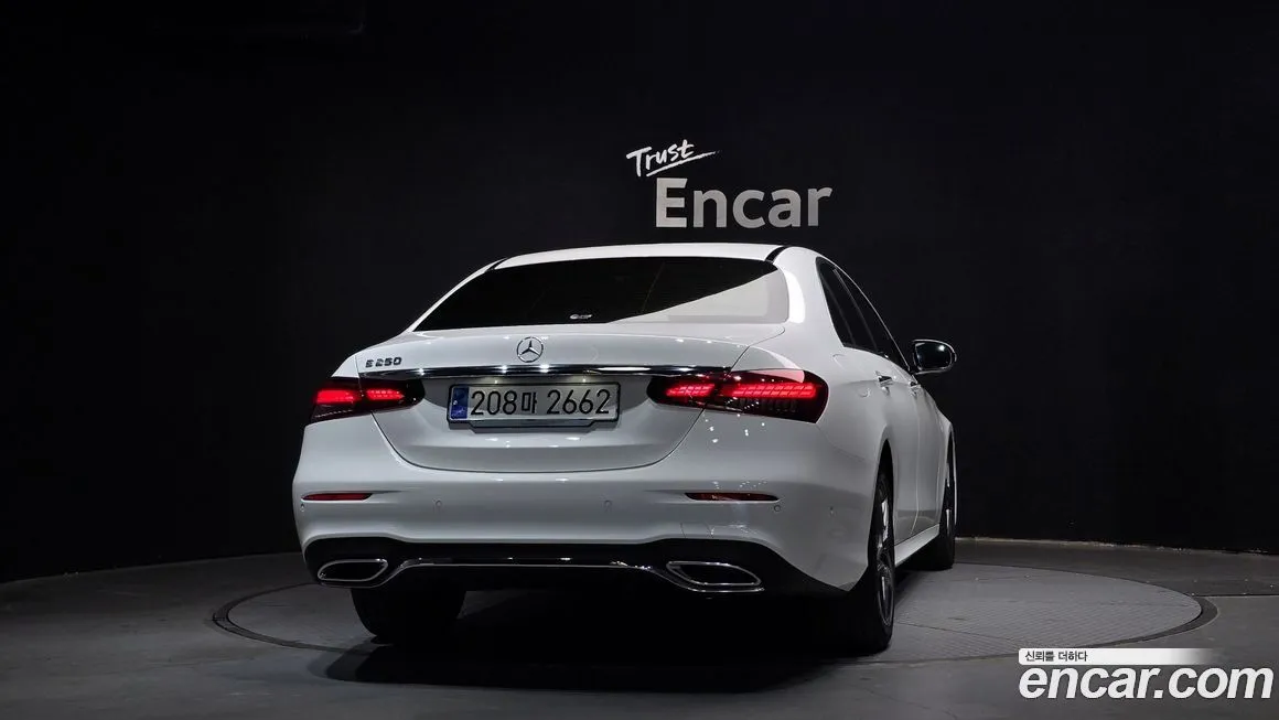 Mercedes-Benz E-Class — фото 8