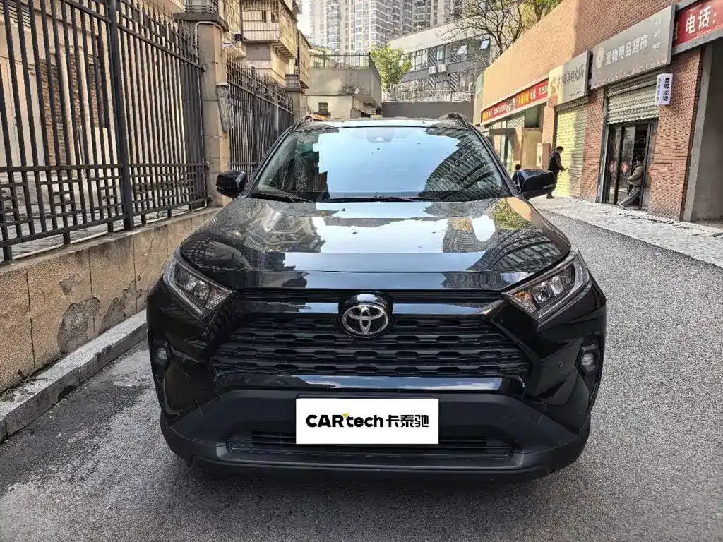 Toyota RAV4 — фото 6
