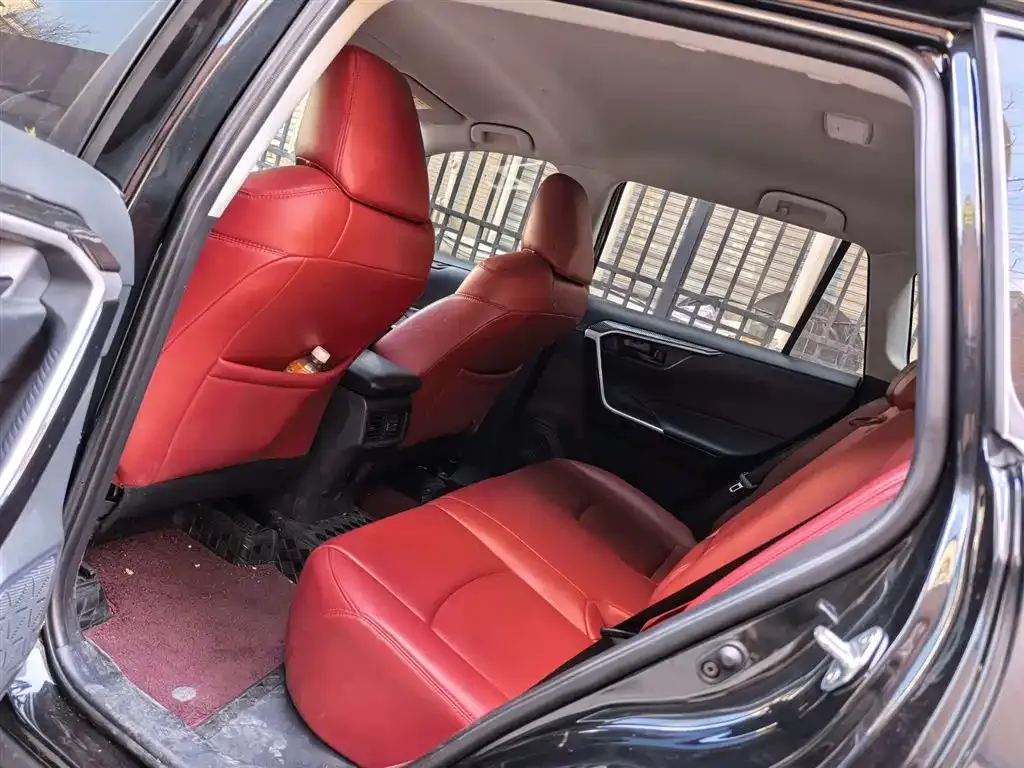 Toyota RAV4 — фото 3