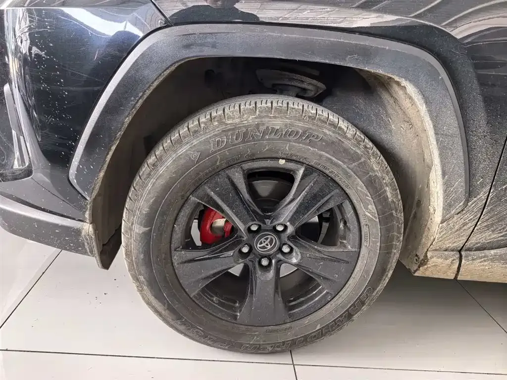 Toyota RAV4 — фото 8