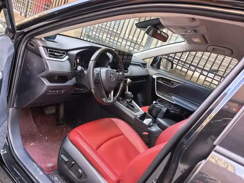 Toyota RAV4 — фото 2