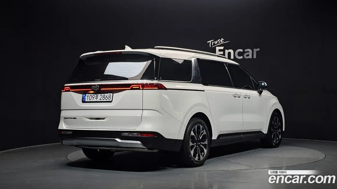 Kia Carnival — фото 3