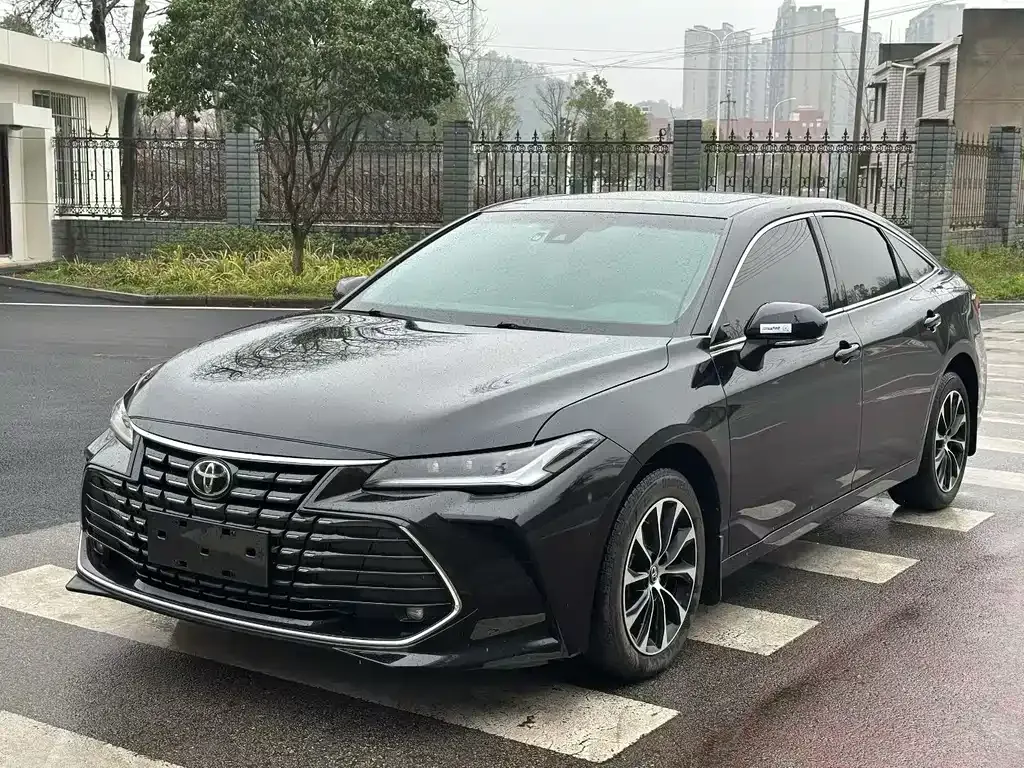 Toyota Avalon — фото 1