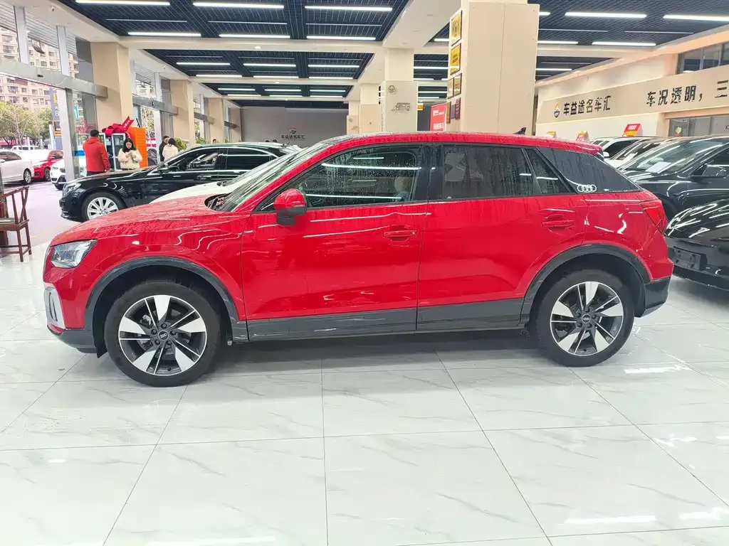 Audi Q2L — фото 7