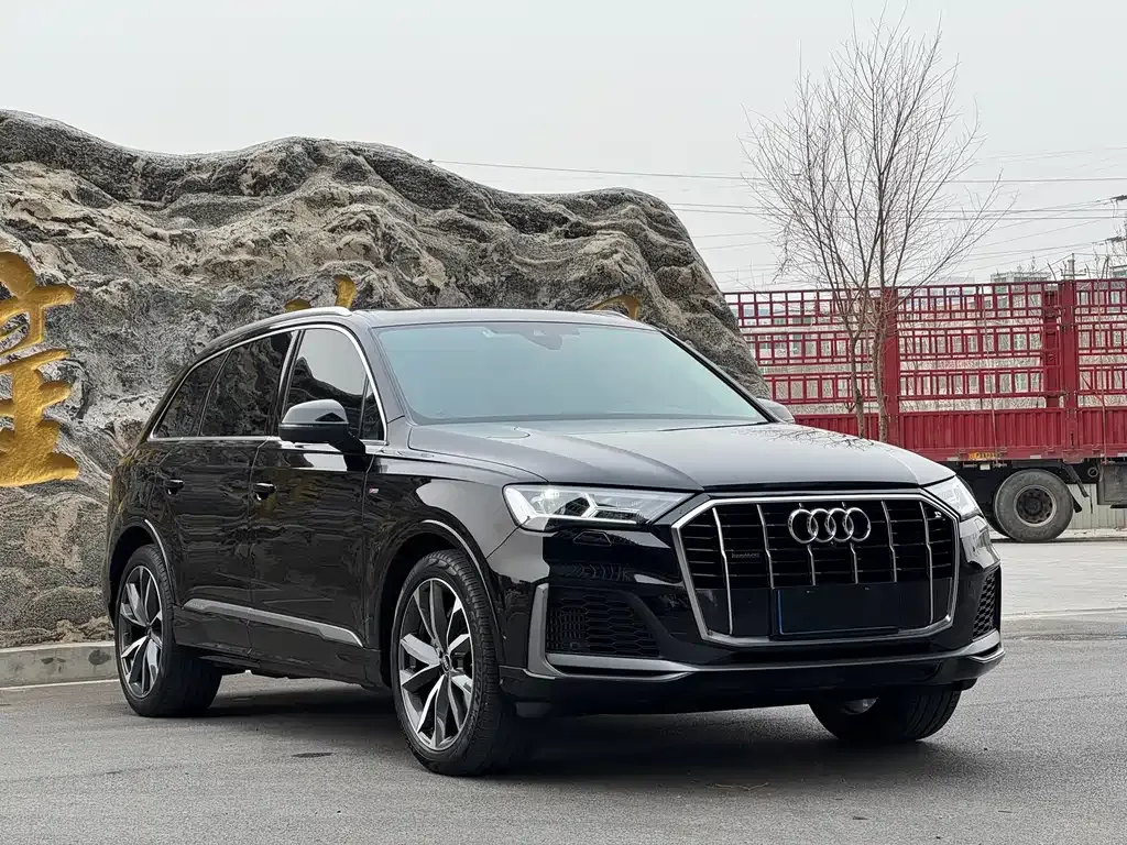 Audi Q7 — фото 1