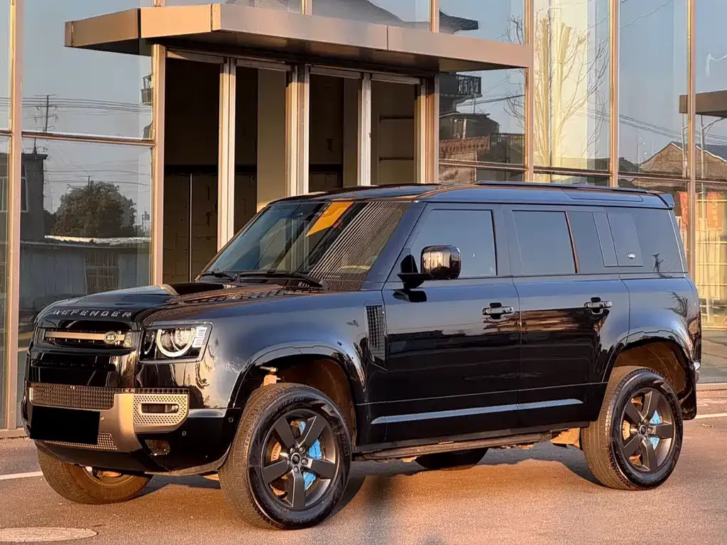 Land Rover Defender — фото 1
