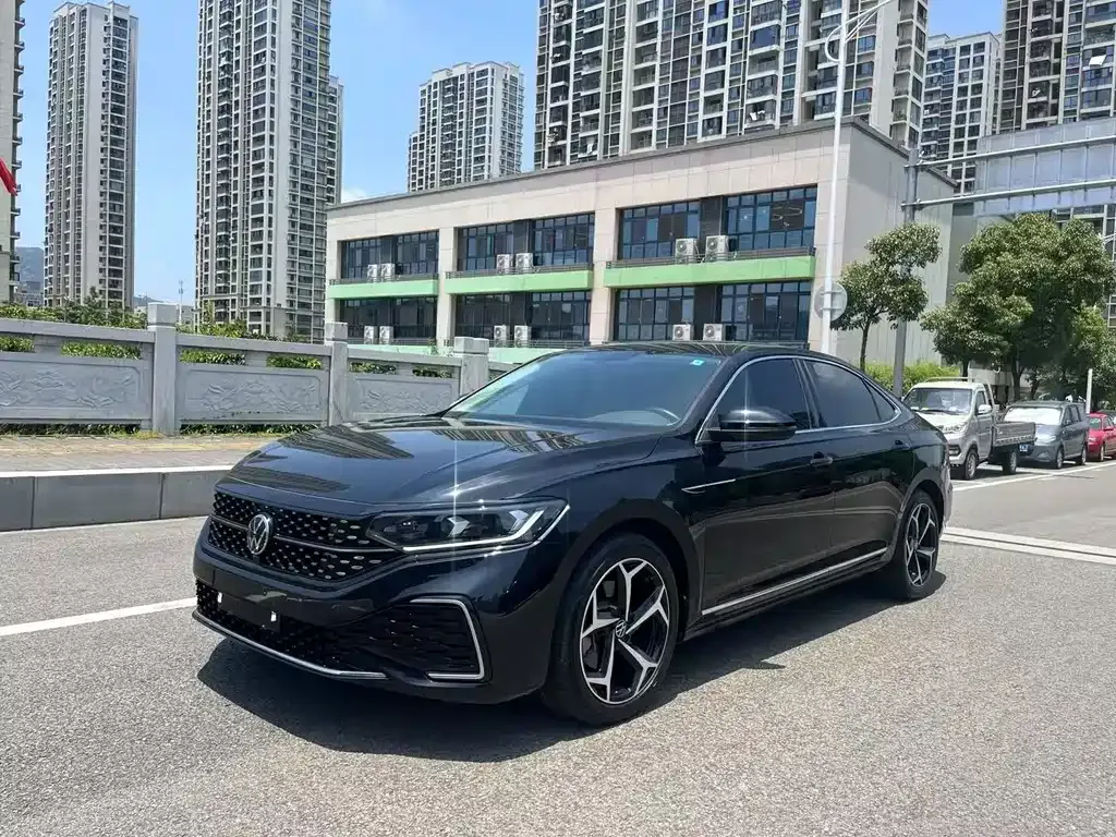 Volkswagen Passat — фото 1
