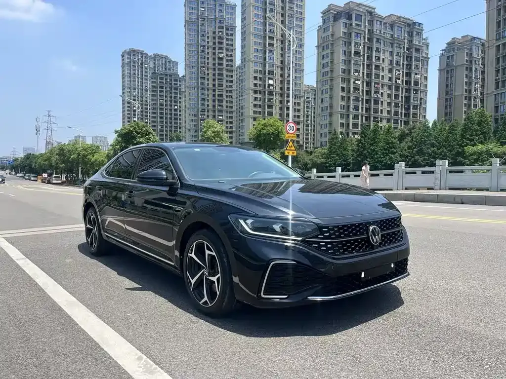 Volkswagen Passat — фото 7