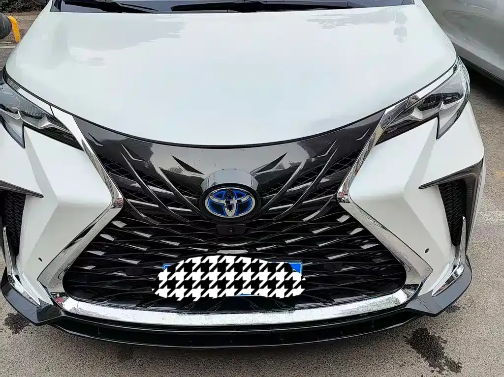Toyota Sienna — фото 2